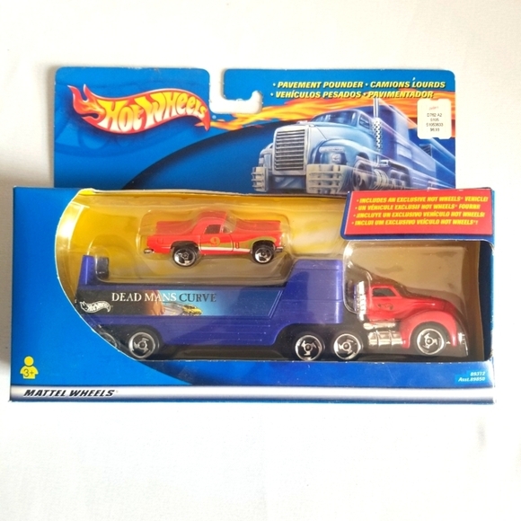 Hot Wheels Other - 2000 Hot Wheels Pavement Pounder Transport Truck with Exclusive Hot Wheel Car.